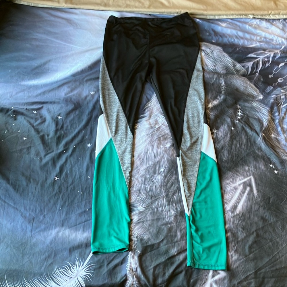 Rue21 Black and Green Leggings for Casual Comfort